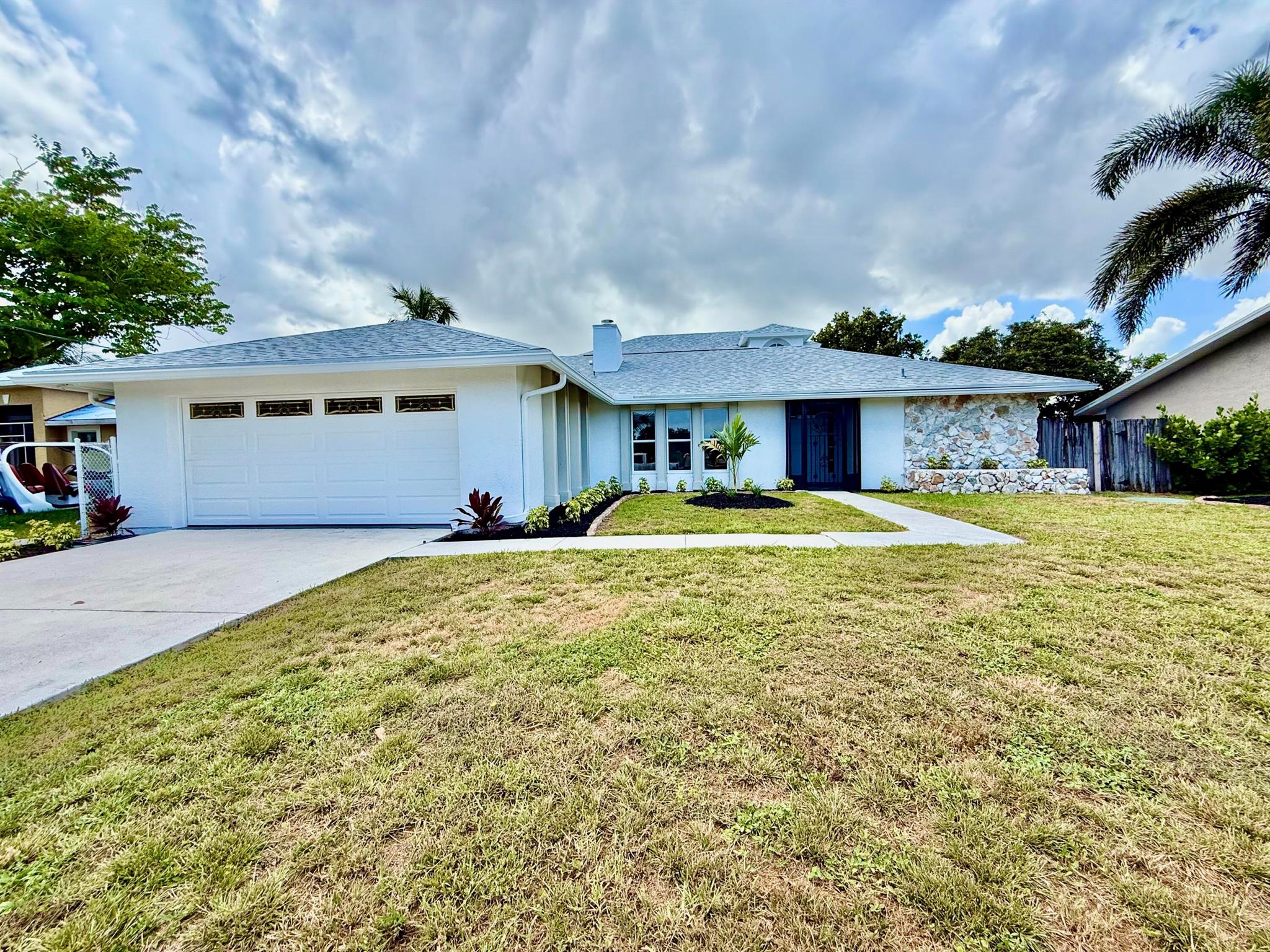 1898 SE Fallon Dr
