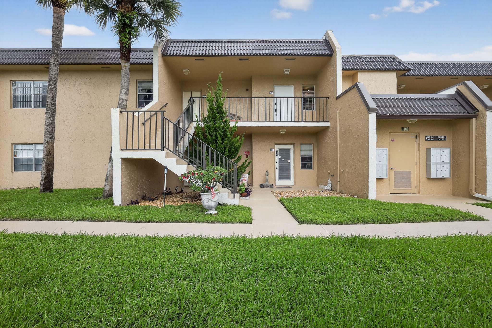 100 Lake Meryl Dr #104