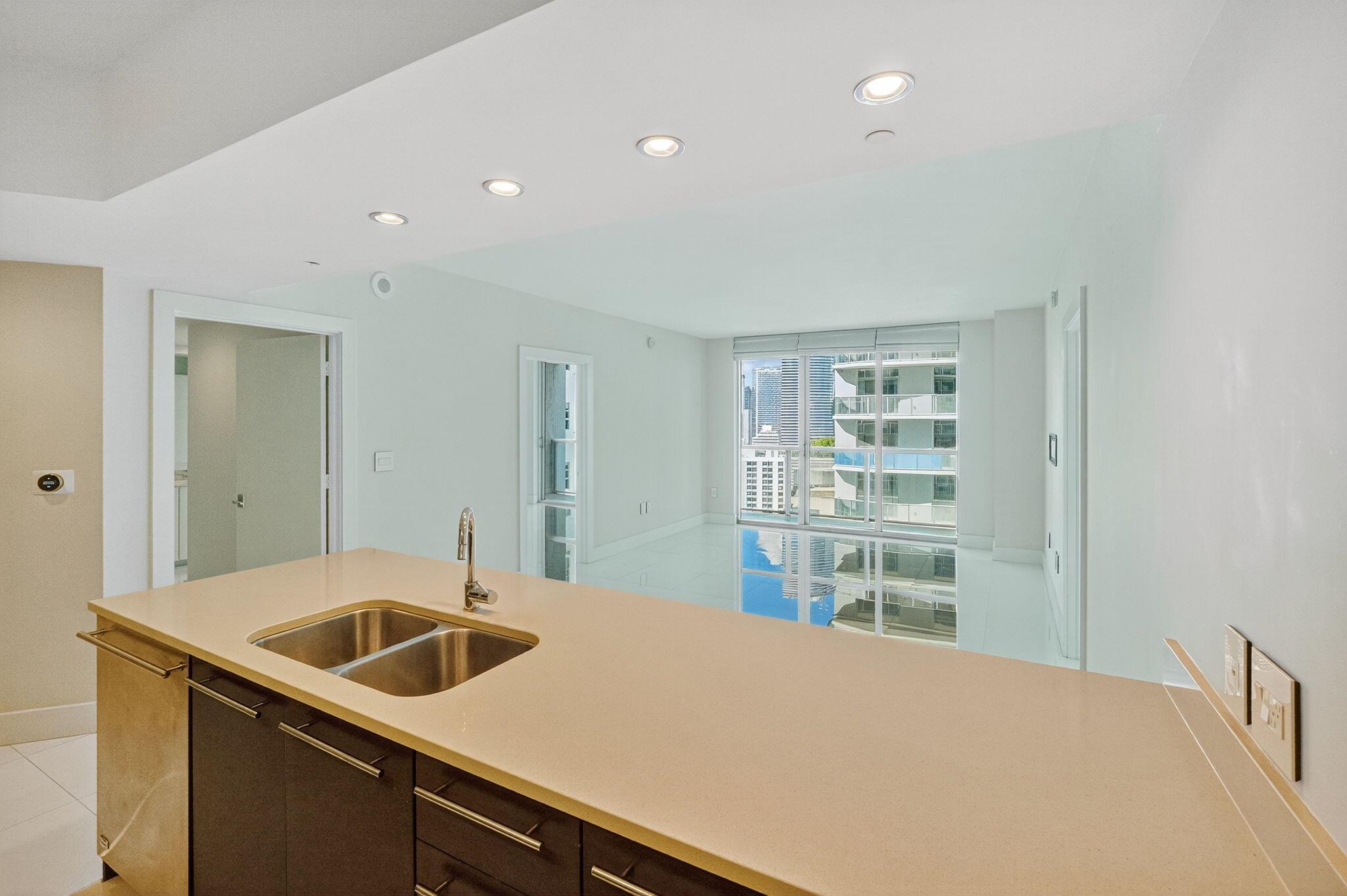 image 500 Brickell West Condo9