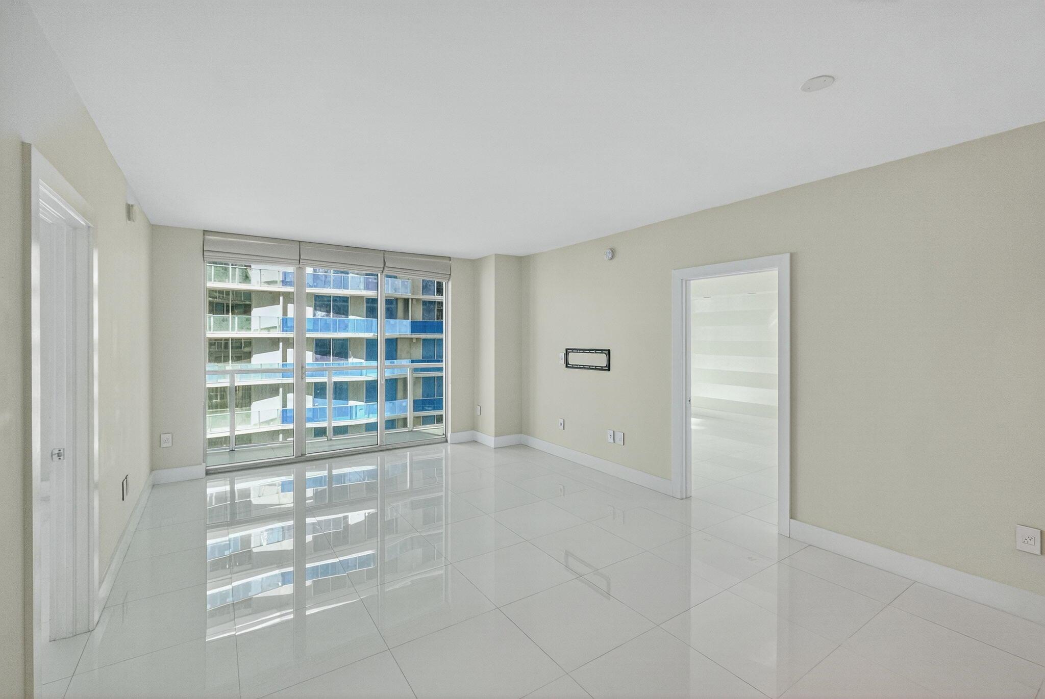 image 500 Brickell West Condo11