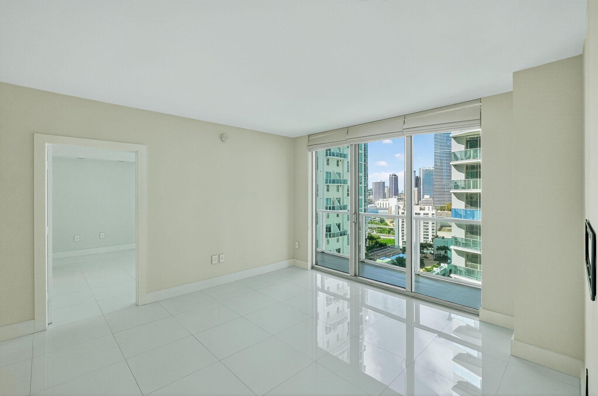 image 500 Brickell West Condo12