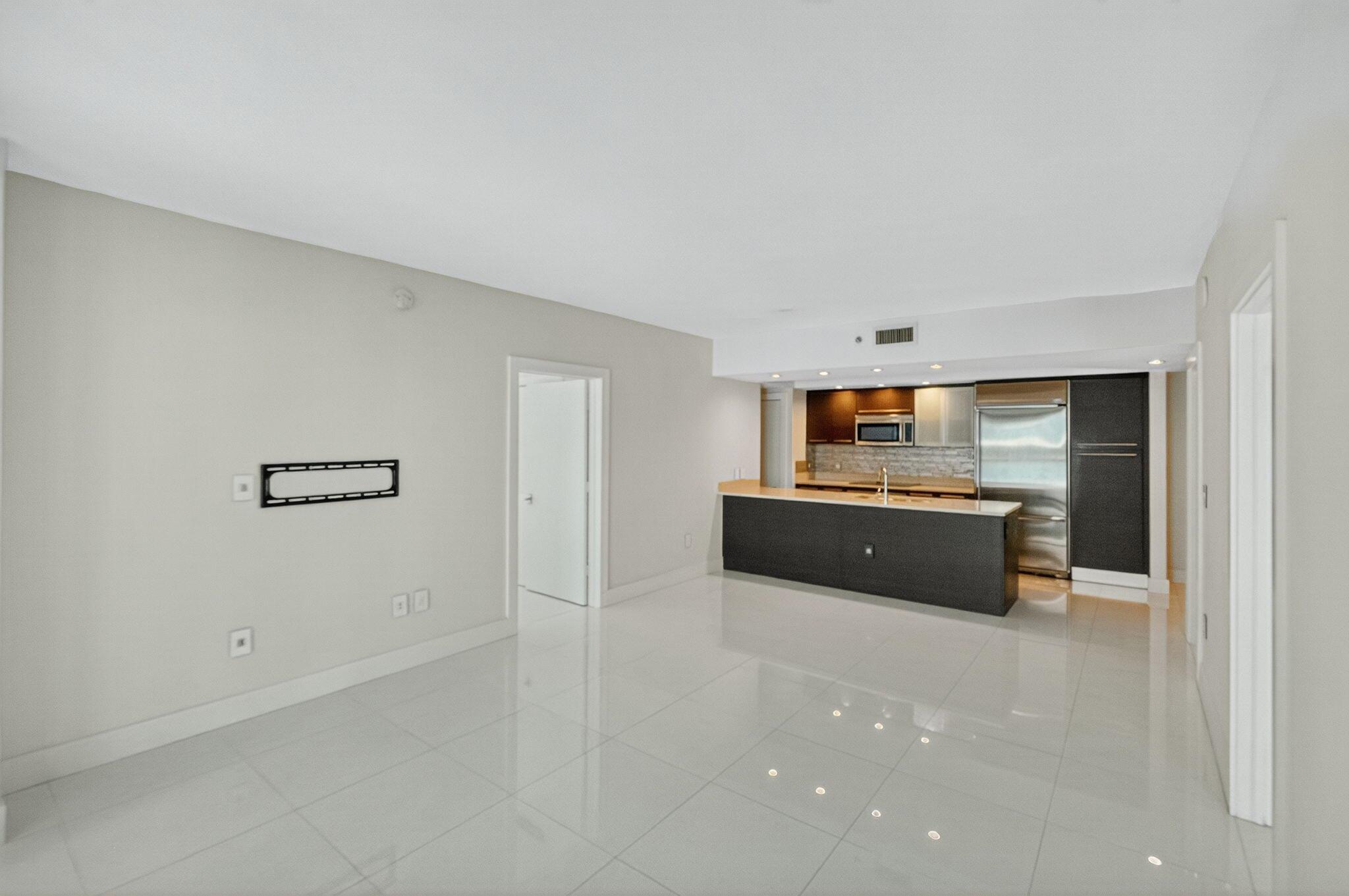 image 500 Brickell West Condo14