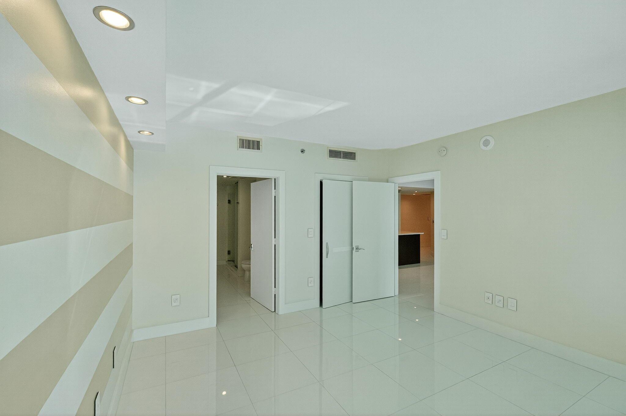 image 500 Brickell West Condo16