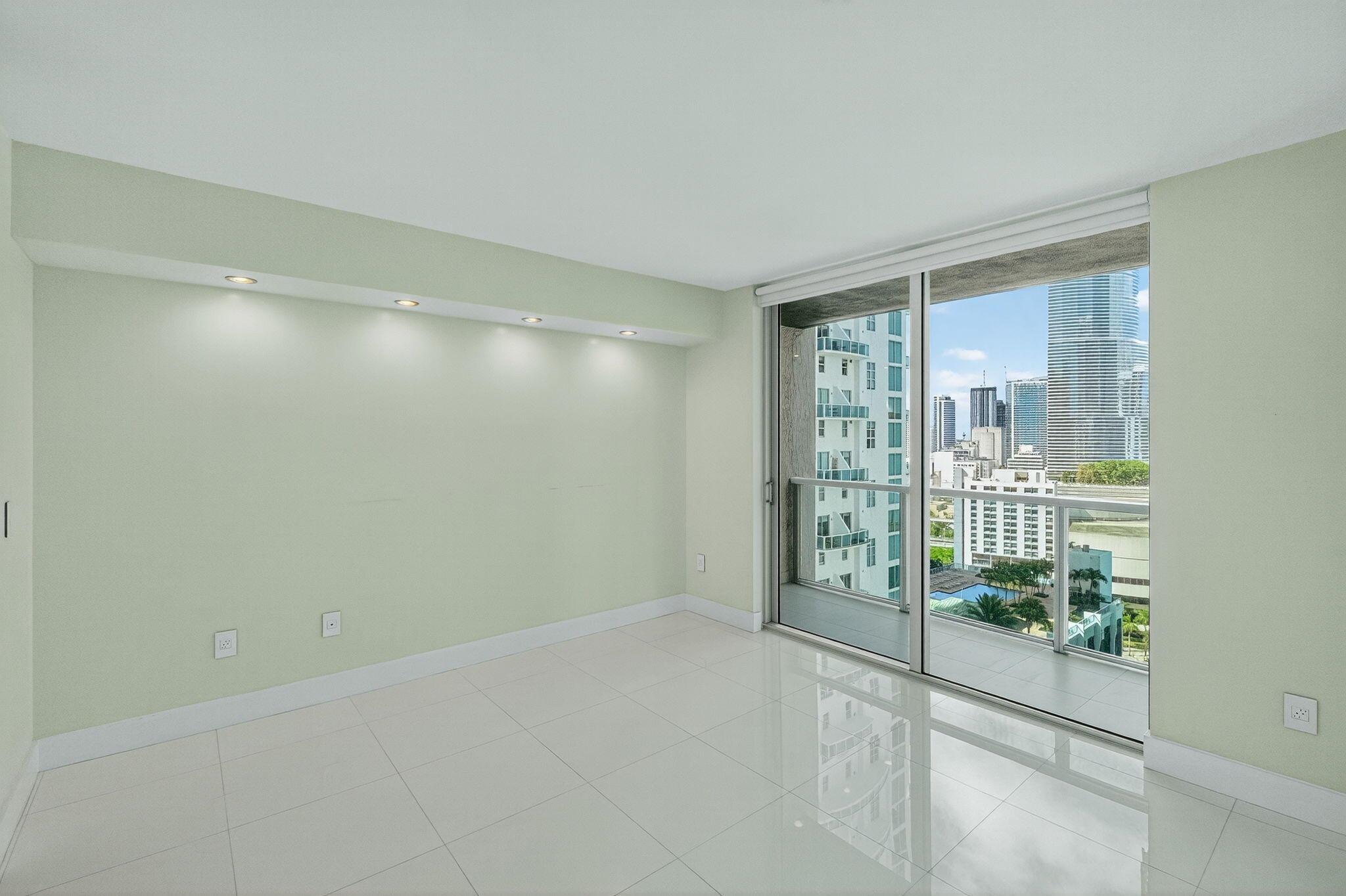 image 500 Brickell West Condo21