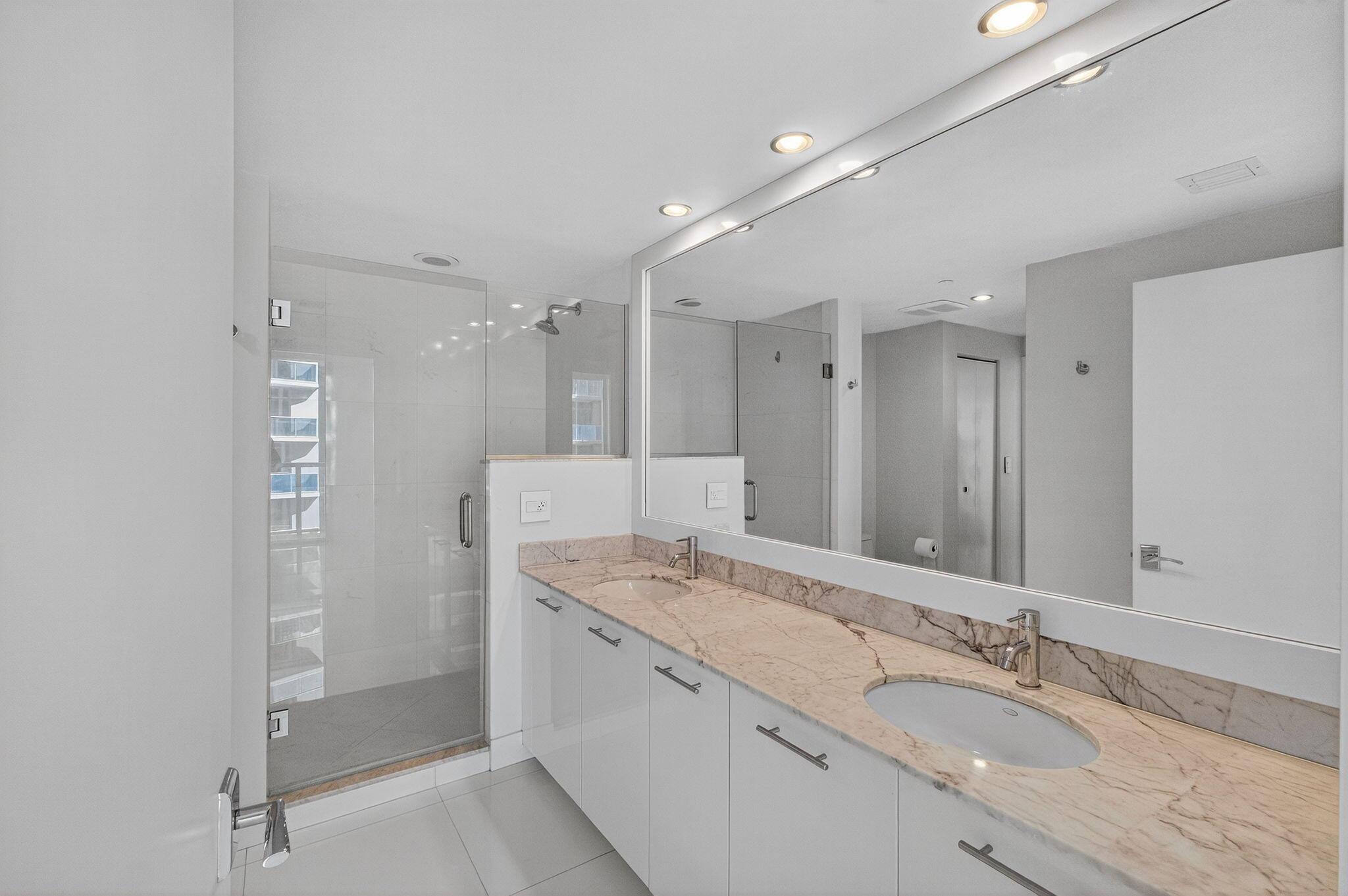 image 500 Brickell West Condo23