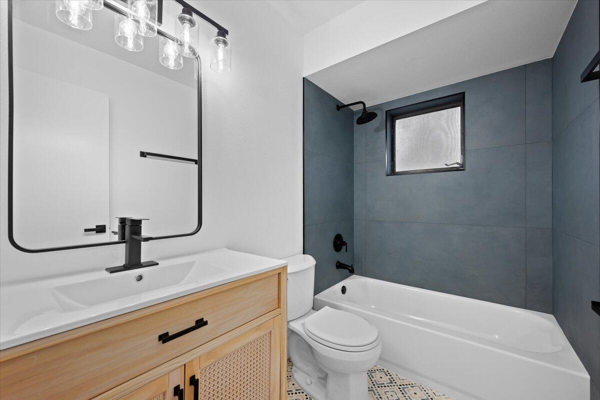 19052 SE Hillcrest Dr Tequesta, FL 33469