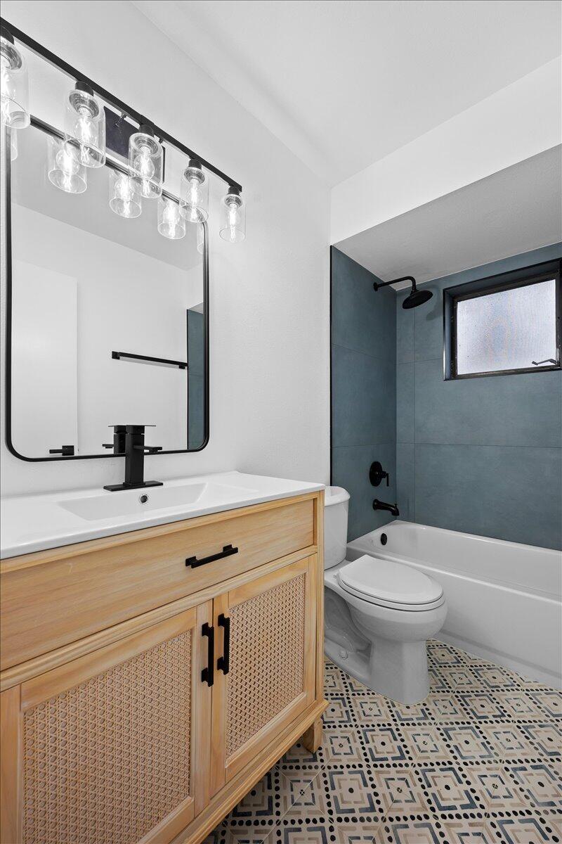 19052 SE Hillcrest Dr Tequesta, FL 33469