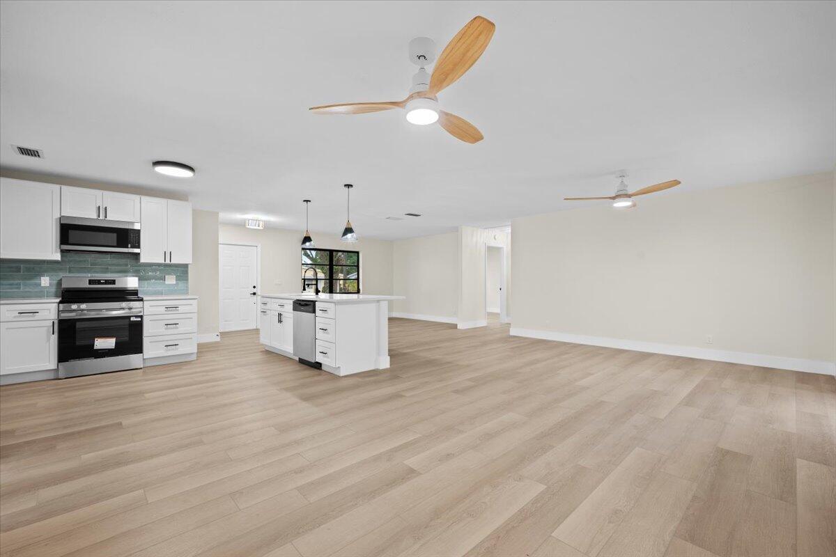 19052 SE Hillcrest Dr Tequesta, FL 33469