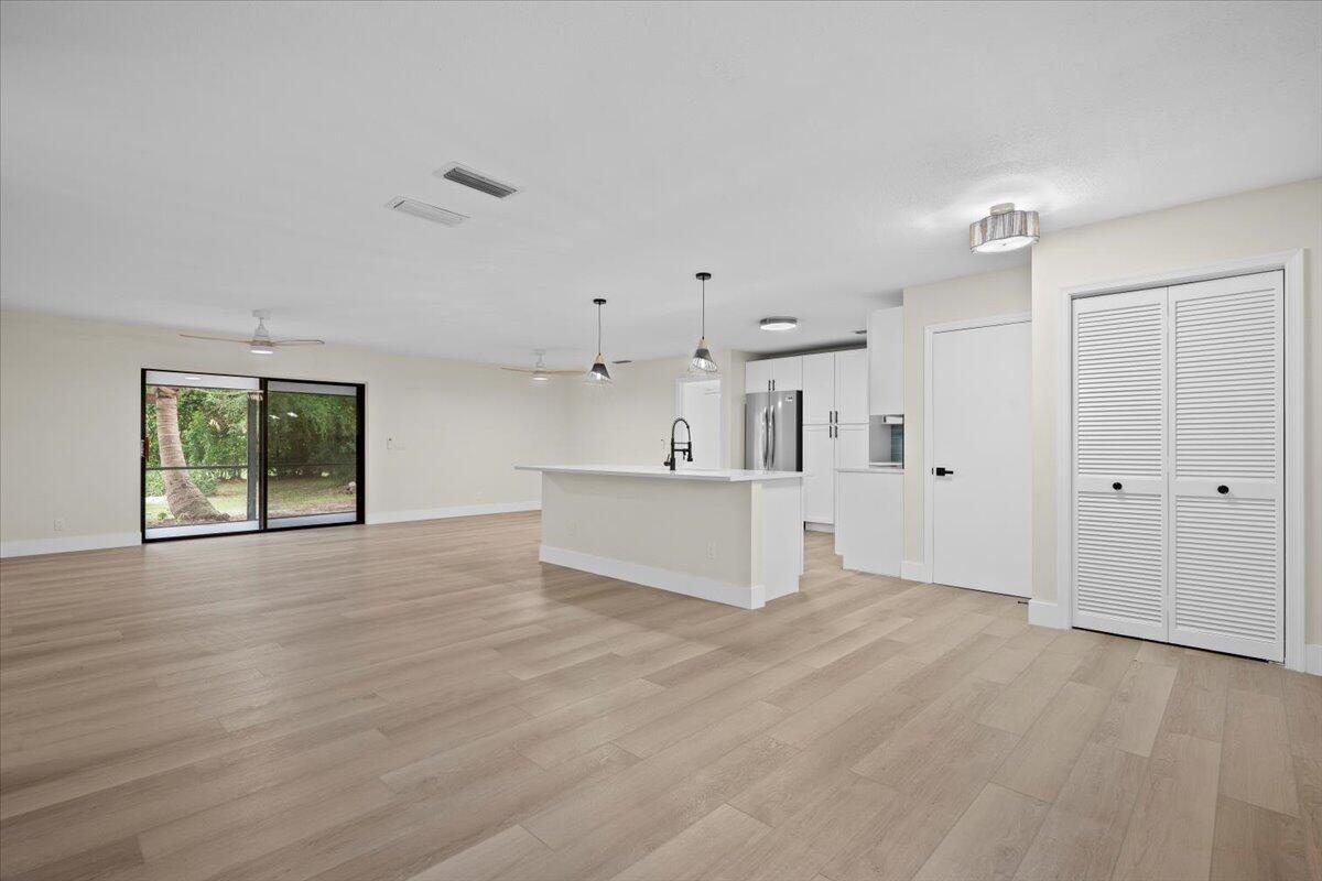 19052 SE Hillcrest Dr Tequesta, FL 33469