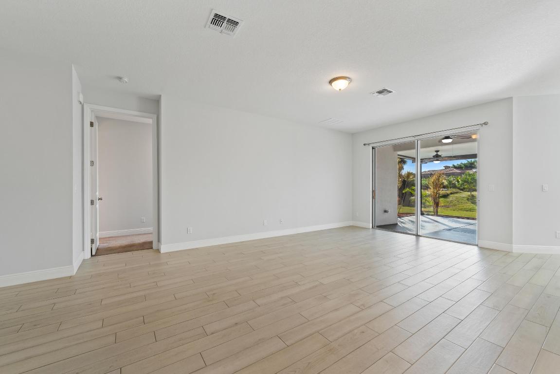 476 SW Crawfish Dr Port St Lucie, FL 34953