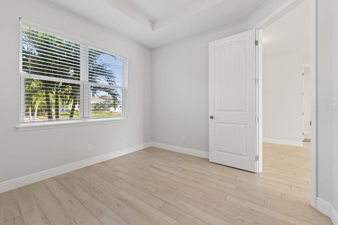 476 SW Crawfish Dr Port St Lucie, FL 34953