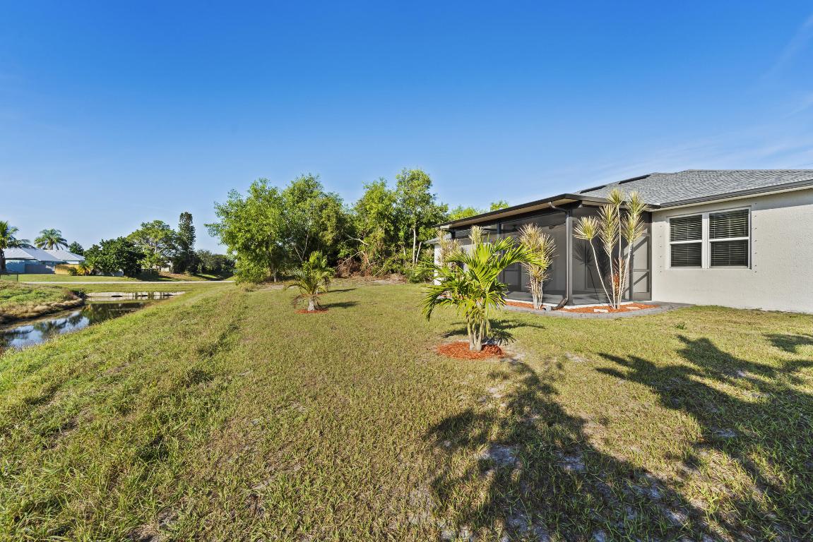 476 SW Crawfish Dr Port St Lucie, FL 34953