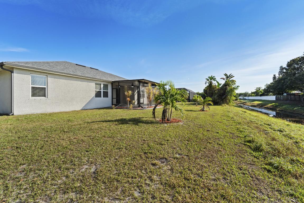 476 SW Crawfish Dr Port St Lucie, FL 34953