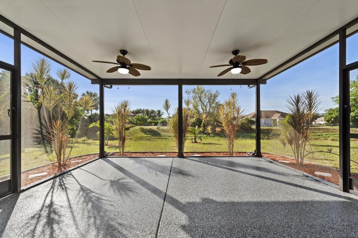 476 SW Crawfish Dr Port St Lucie, FL 34953