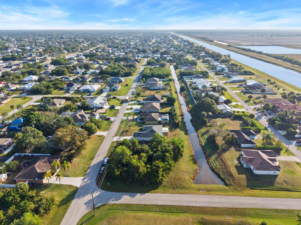 476 SW Crawfish Dr Port St Lucie, FL 34953