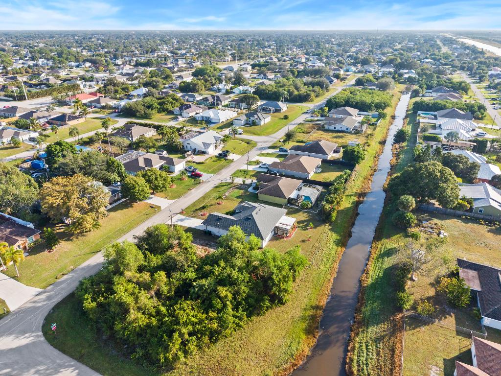 476 SW Crawfish Dr Port St Lucie, FL 34953