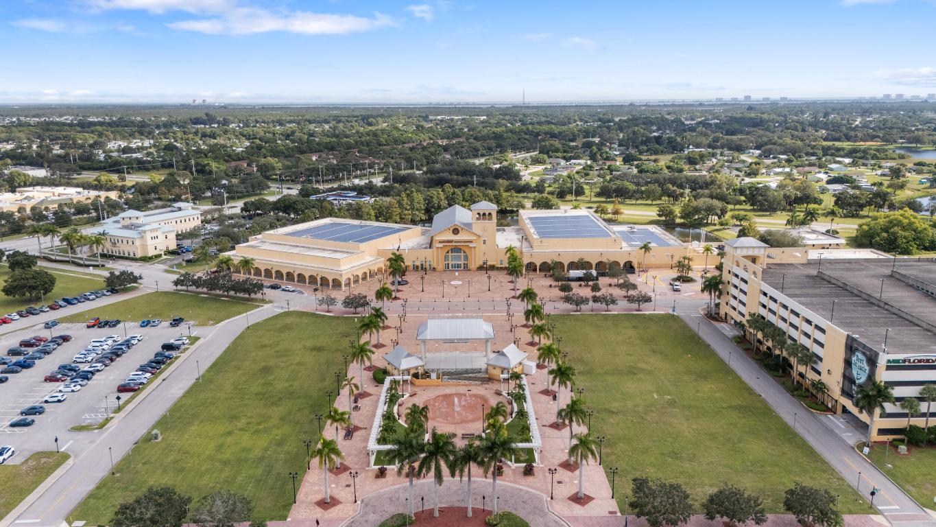 476 SW Crawfish Dr Port St Lucie, FL 34953