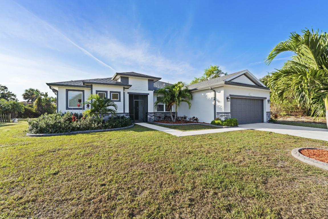 476 SW Crawfish Dr Port St Lucie, FL 34953