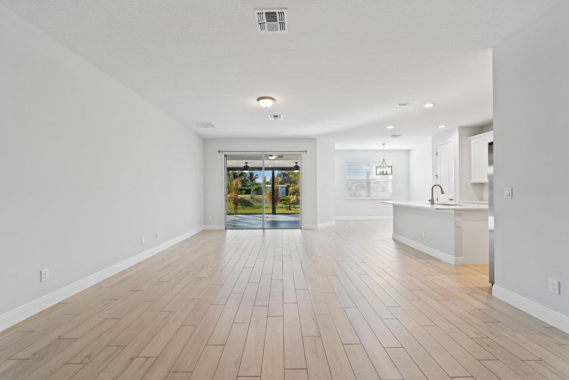 476 SW Crawfish Dr Port St Lucie, FL 34953