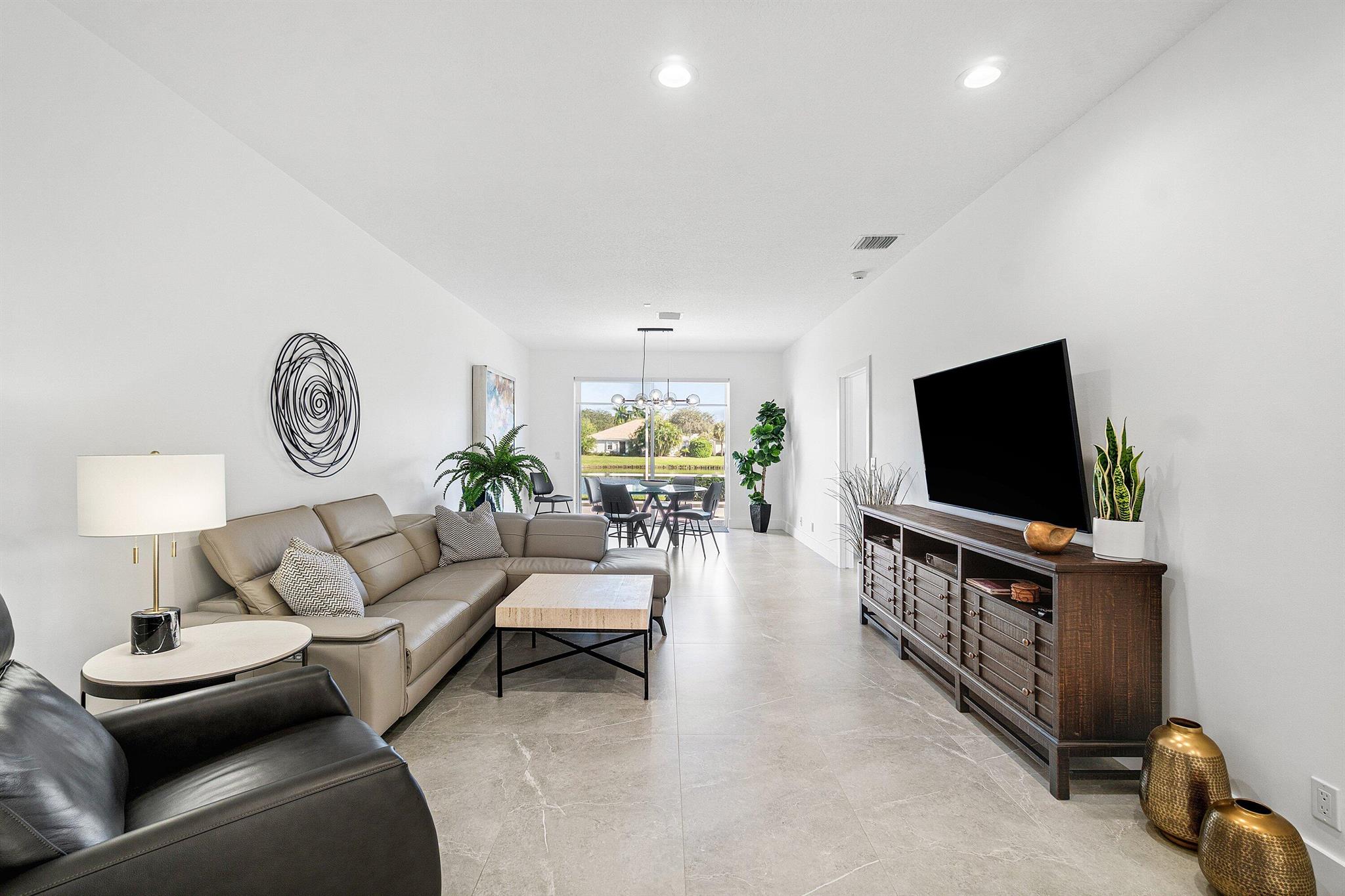 10605 Royal Caribbean Cir Boynton Beach, FL 33437