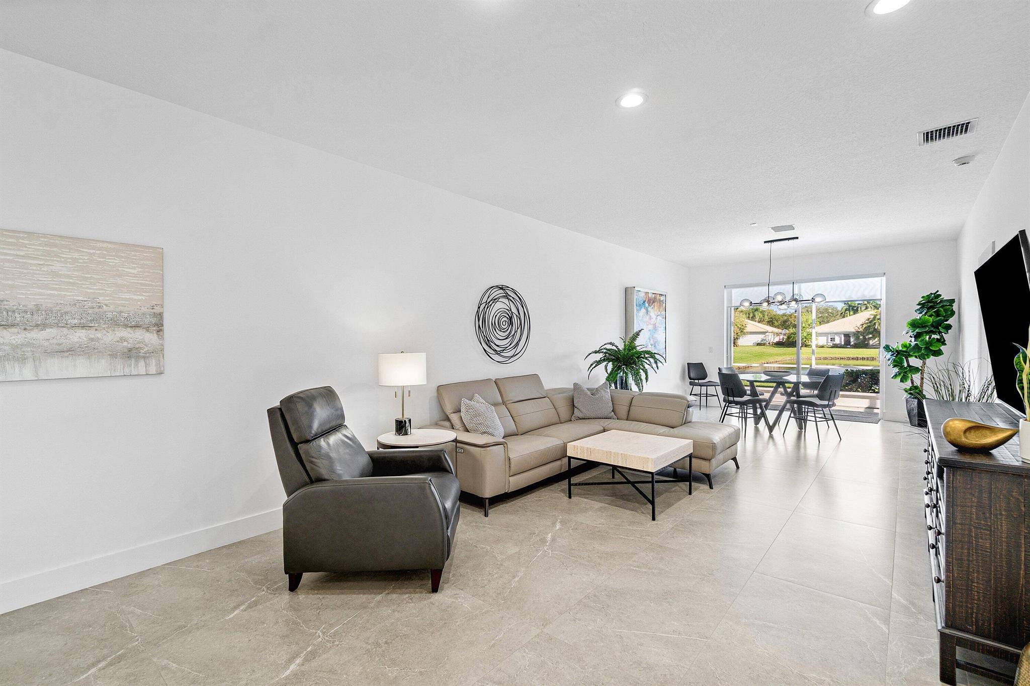 10605 Royal Caribbean Cir Boynton Beach, FL 33437