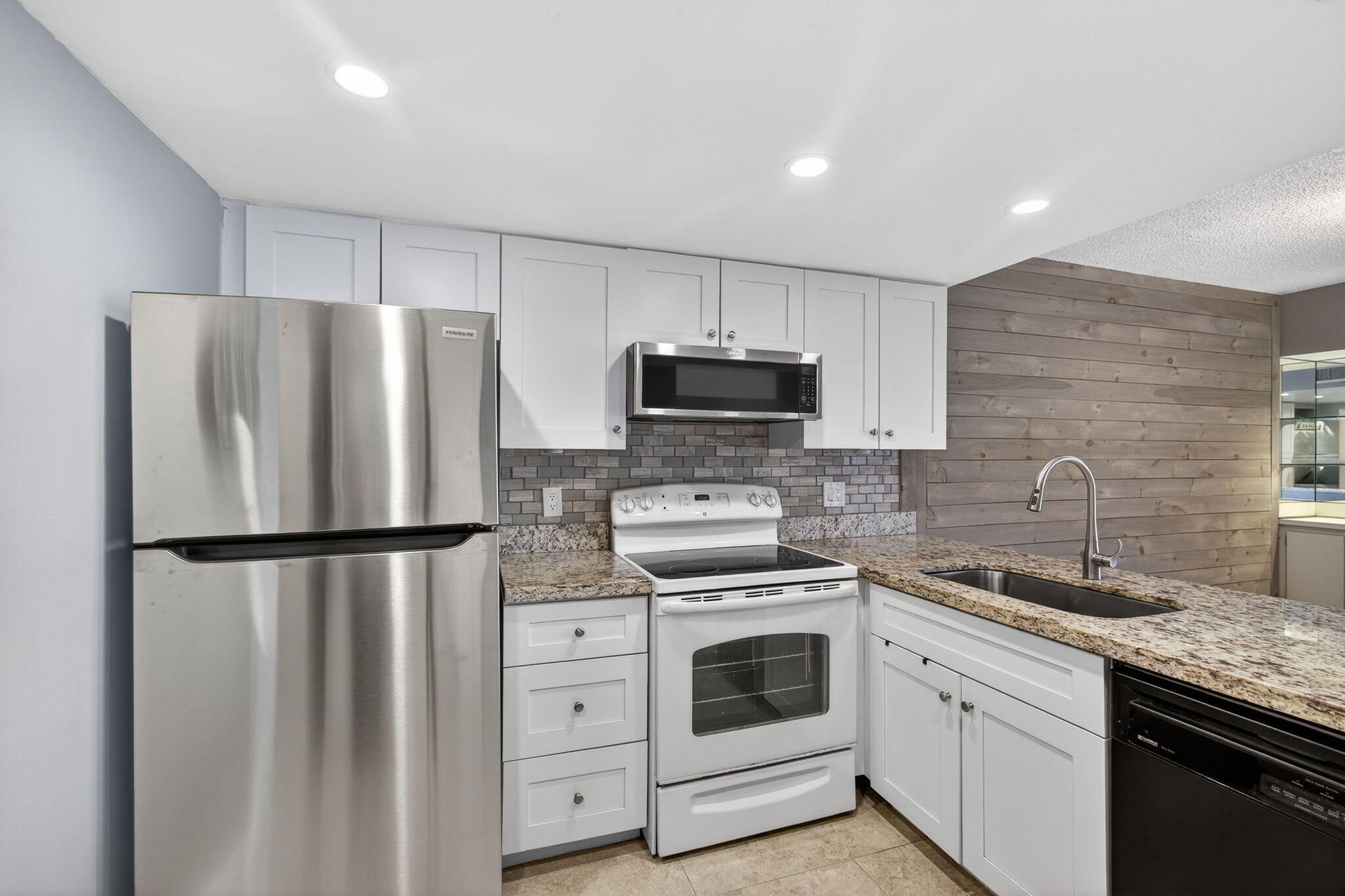 1605 S Us Hwy 1 #D105 Jupiter, FL 33477