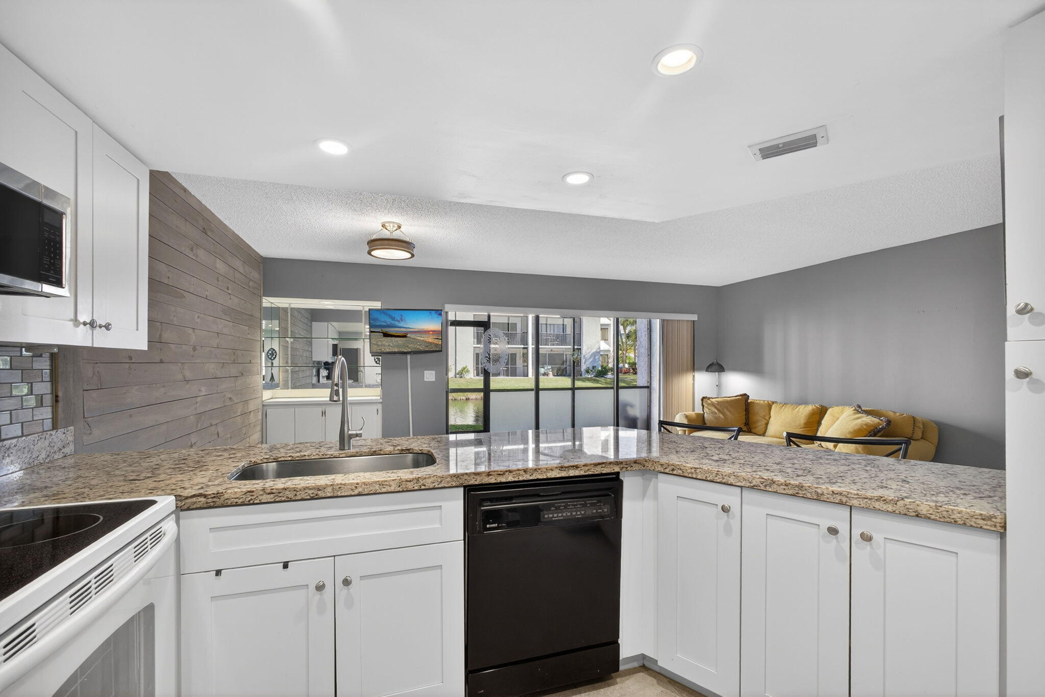 1605 S Us Hwy 1 #D105 Jupiter, FL 33477