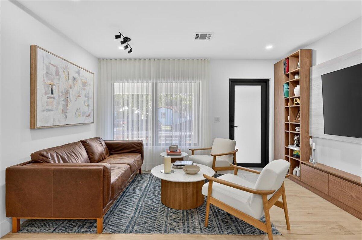 2601 SW 26th Miami, FL 33133