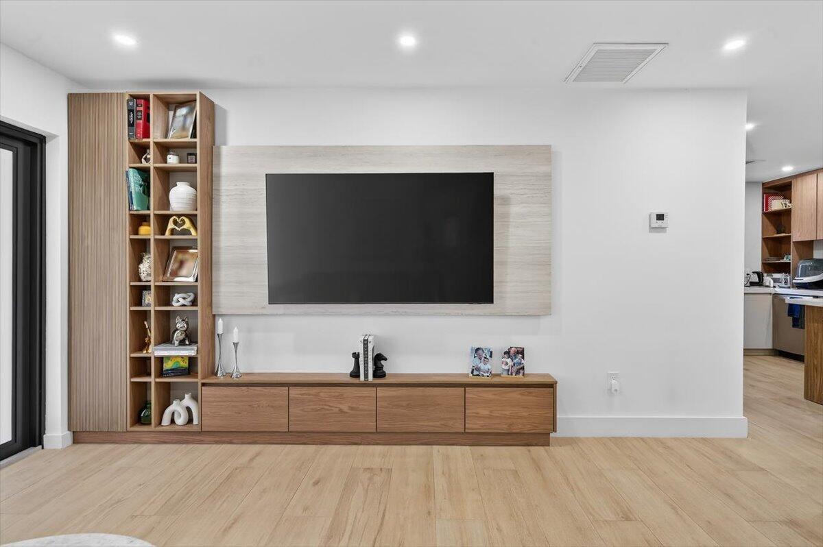 2601 SW 26th Miami, FL 33133