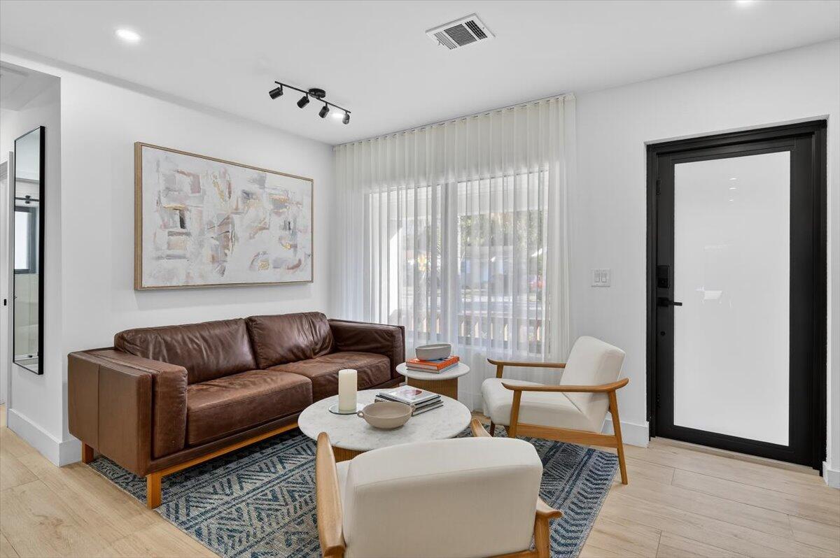 2601 SW 26th Miami, FL 33133