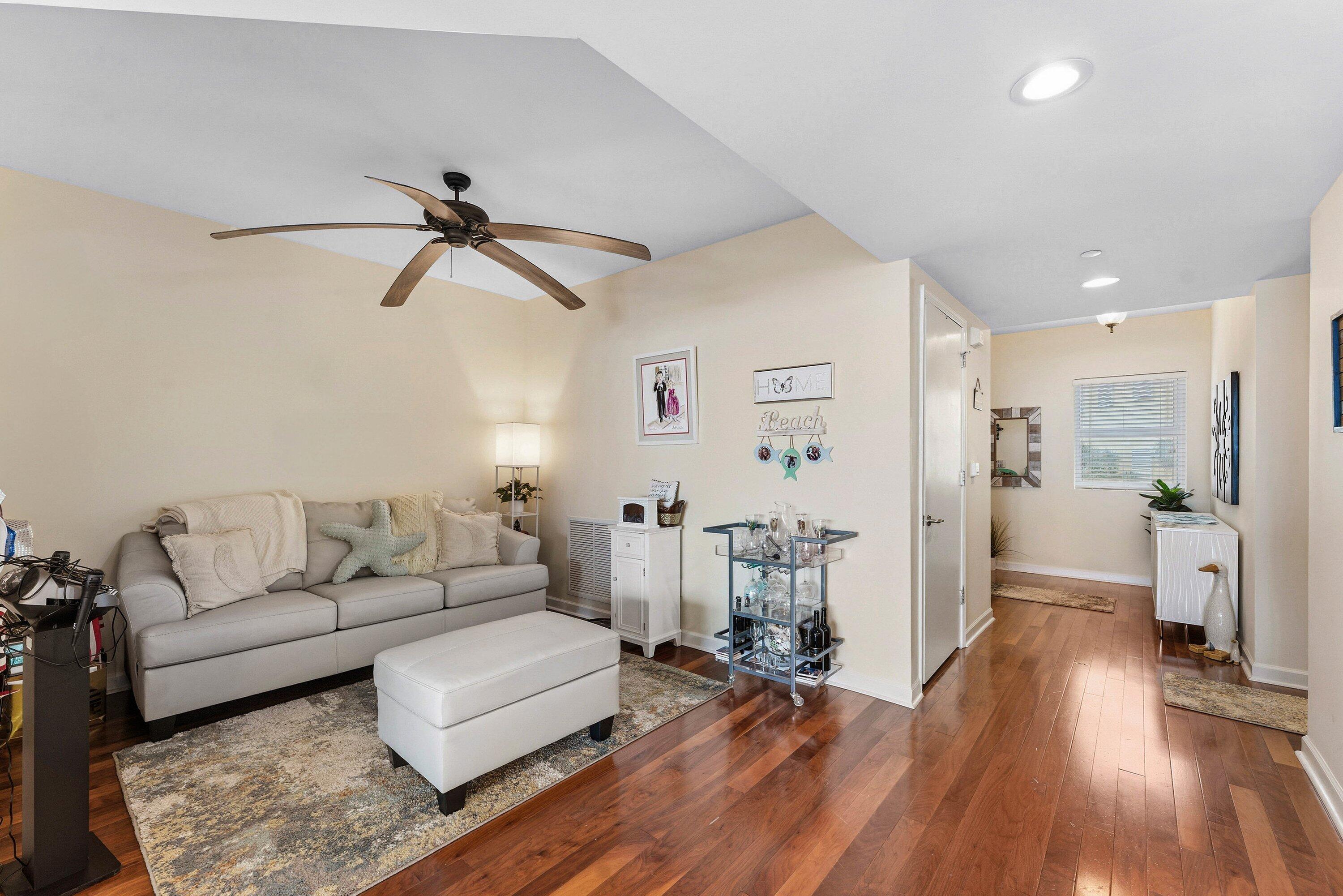 2650 Lake Shr #301 Riviera Beach, FL 33404