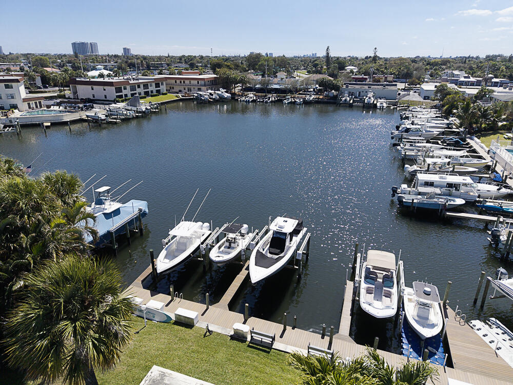 714 Northlake #208 North Palm Beach, FL 33408