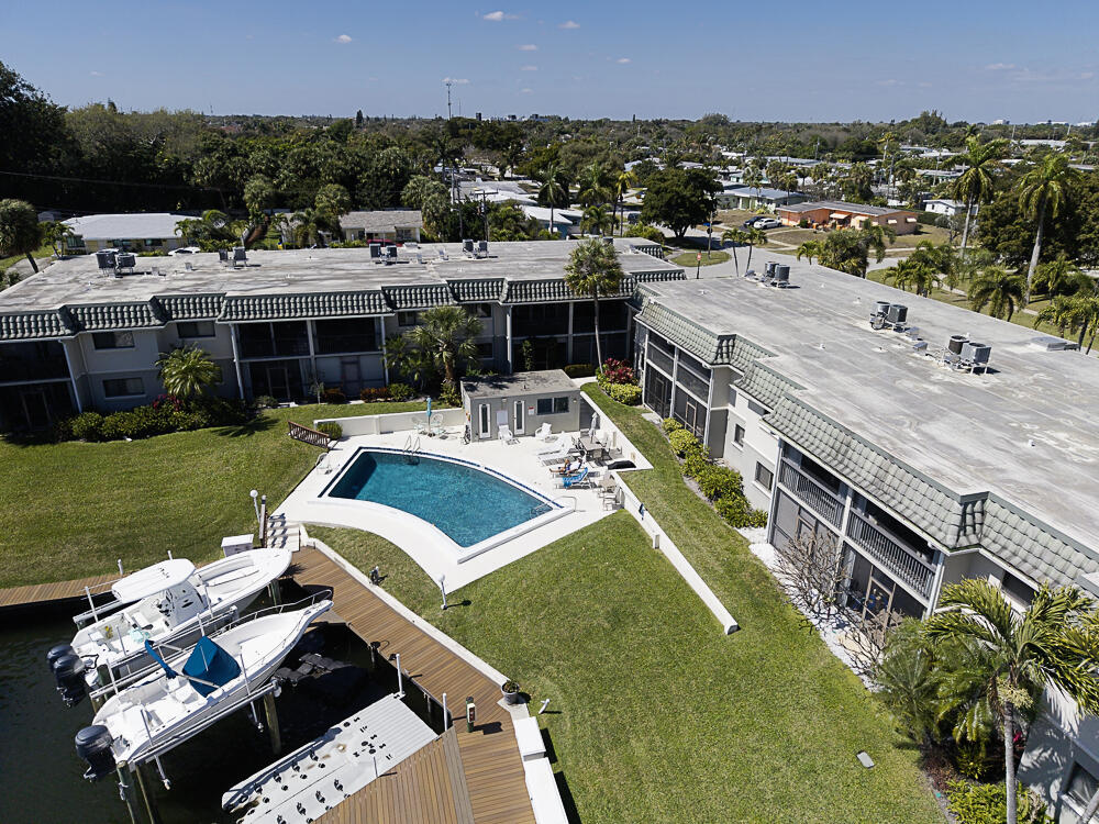 714 Northlake #208 North Palm Beach, FL 33408