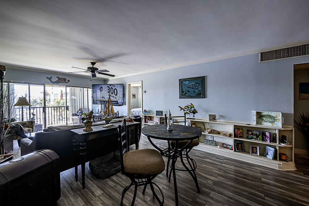 714 Northlake #208 North Palm Beach, FL 33408