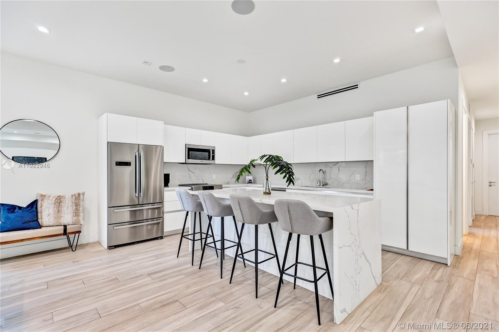 3375 Oak Ave Miami, FL 33133