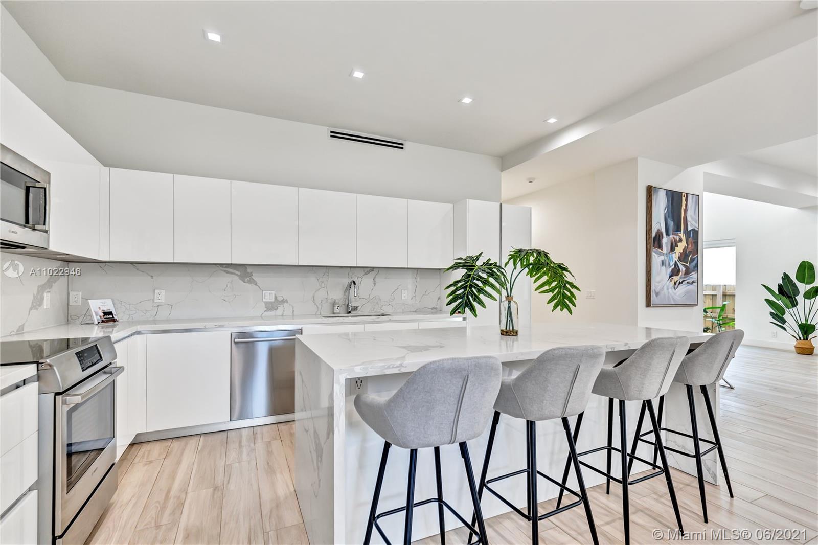 3375 Oak Ave Miami, FL 33133