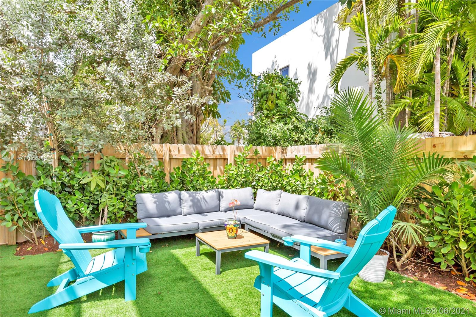 3375 Oak Ave Miami, FL 33133