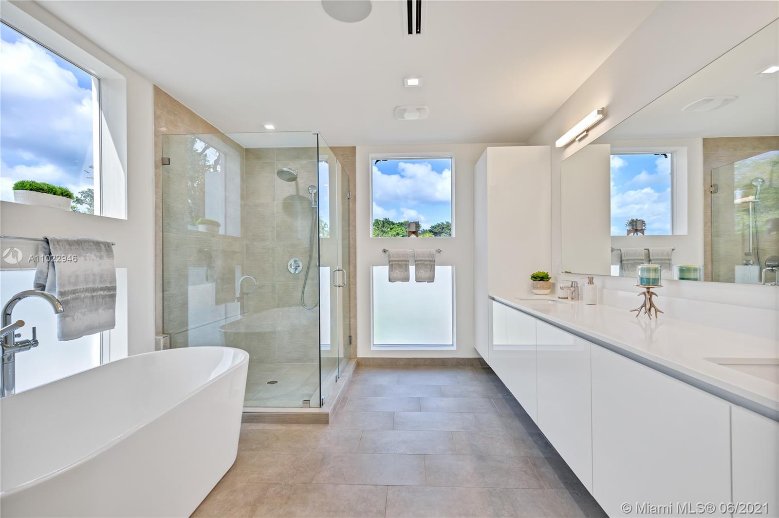 3375 Oak Ave Miami, FL 33133