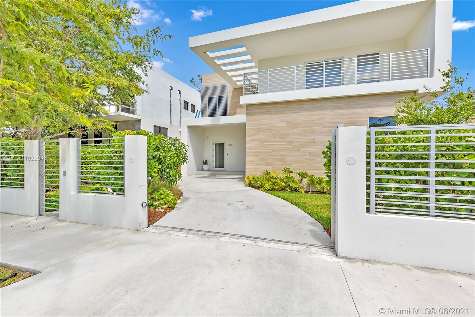 3375 Oak Ave Miami, FL 33133