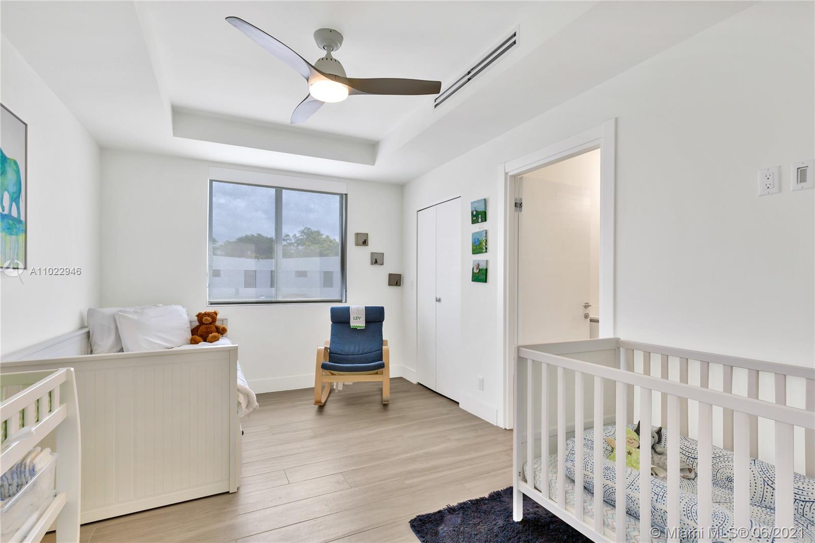 3375 Oak Ave Miami, FL 33133