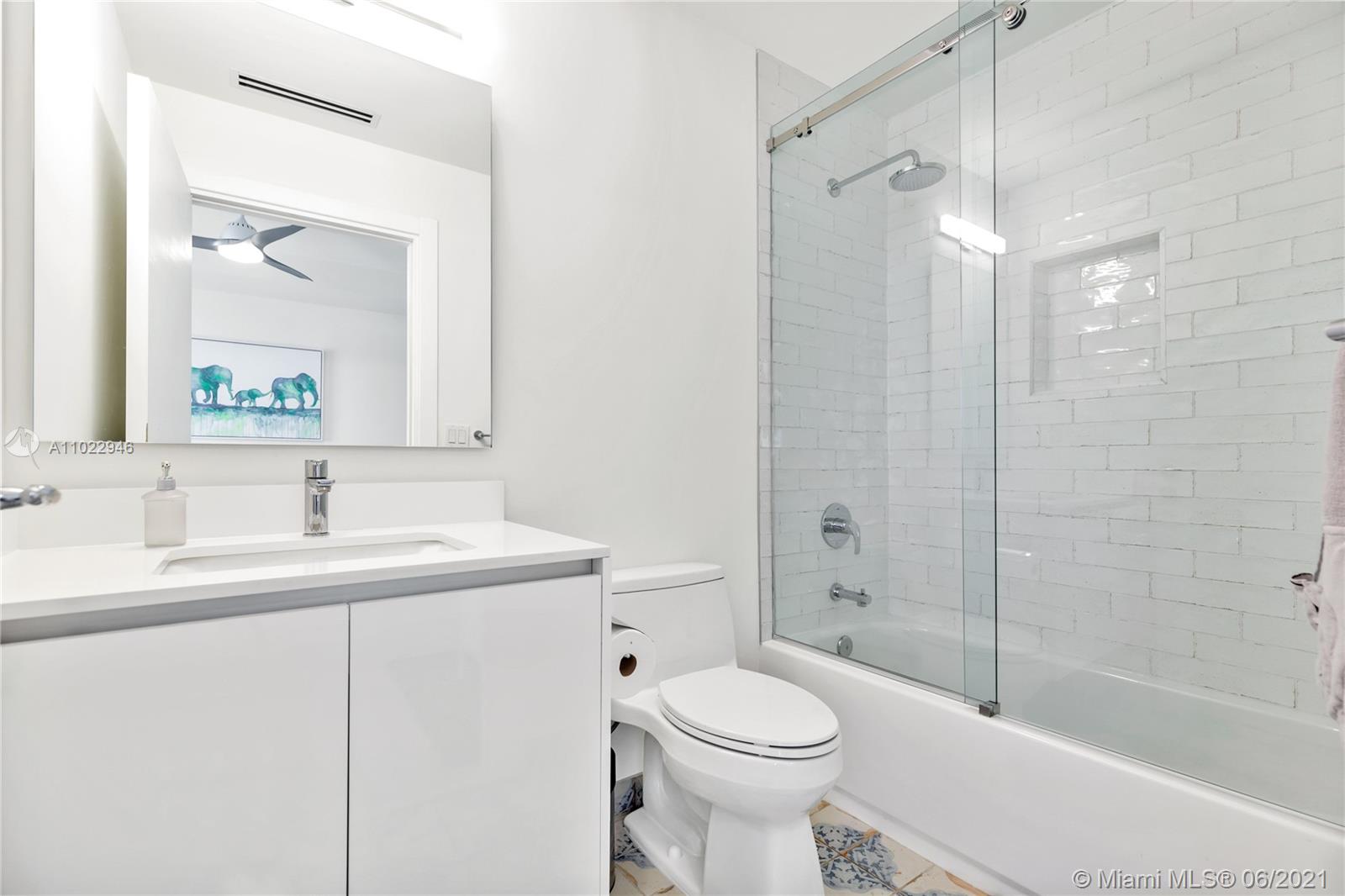 3375 Oak Ave Miami, FL 33133