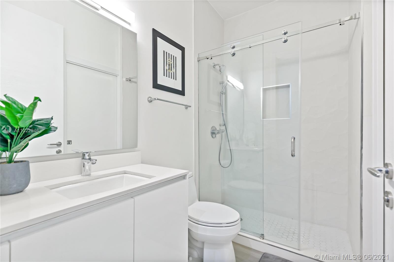 3375 Oak Ave Miami, FL 33133