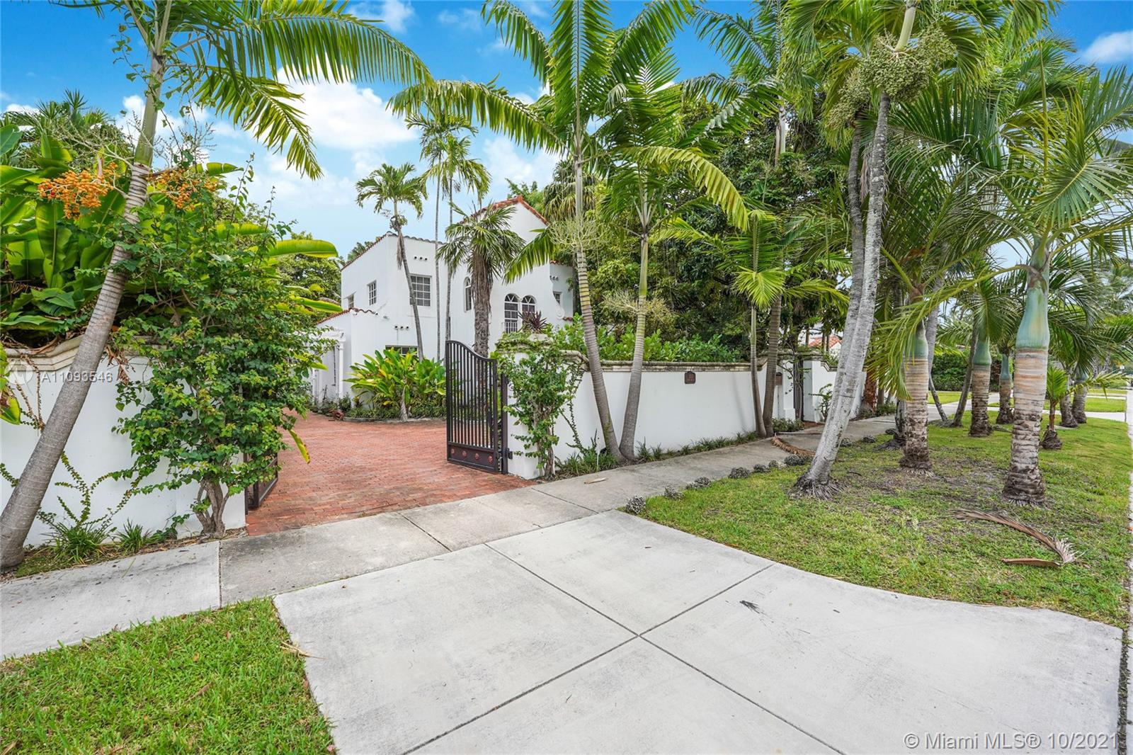 2211 N Bay Rd