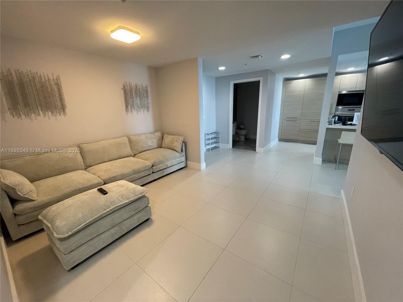 17301 Biscayne Blvd #1506 North Miami Beach, FL 33160