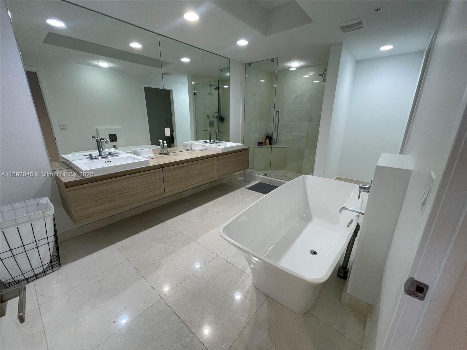 17301 Biscayne Blvd #1506 North Miami Beach, FL 33160