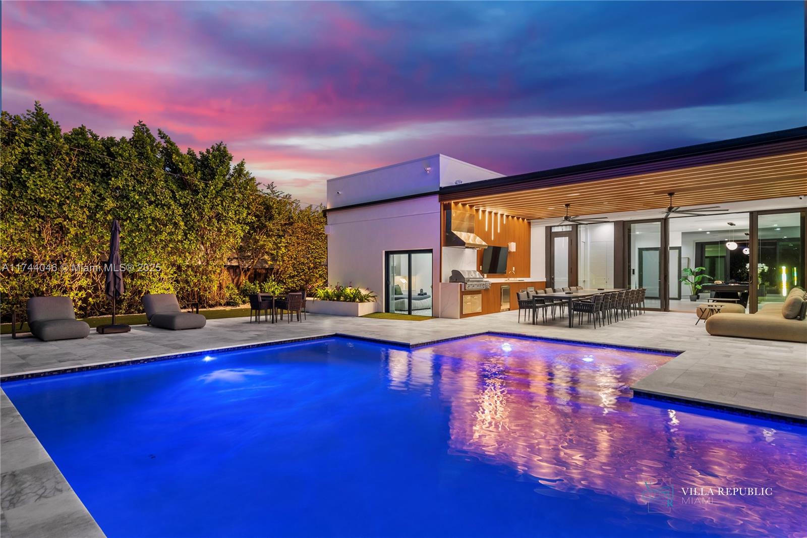 1941 NE 196th Ter Miami, FL 33179