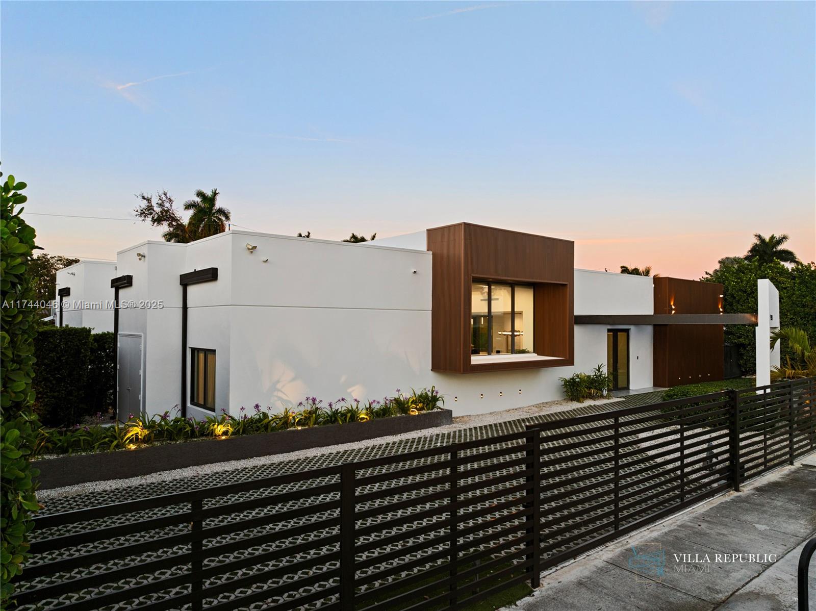 1941 NE 196th Ter Miami, FL 33179