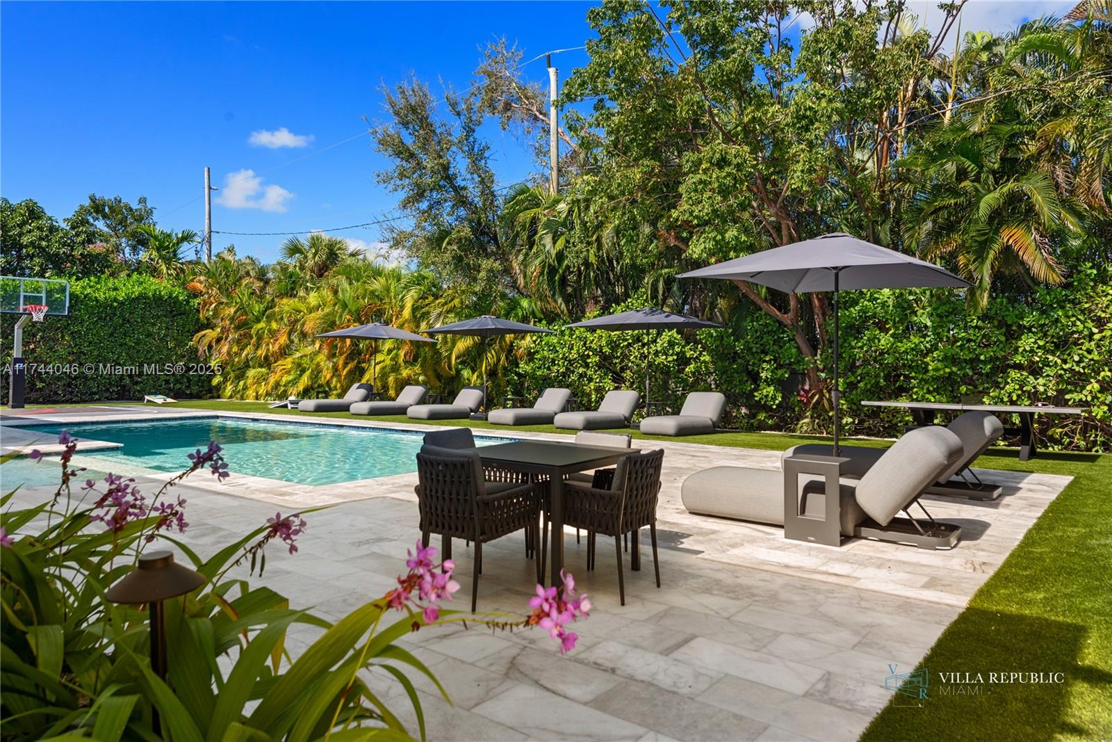 1941 NE 196th Ter Miami, FL 33179