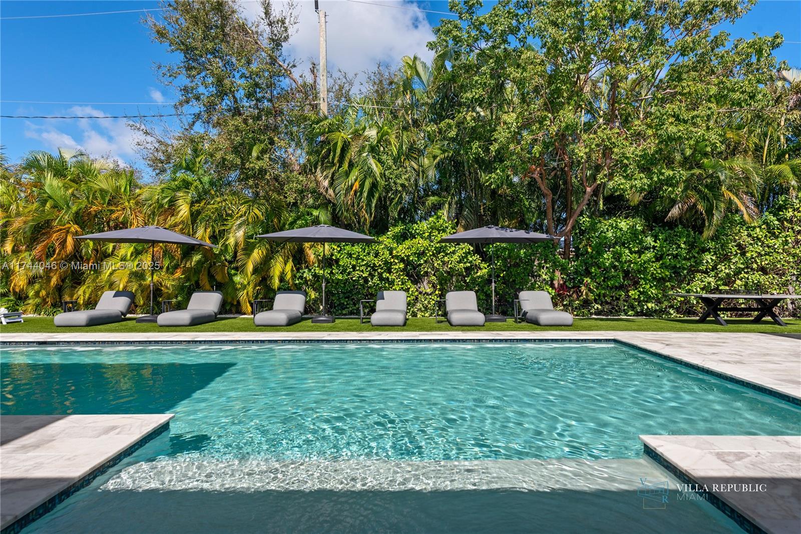 1941 NE 196th Ter Miami, FL 33179