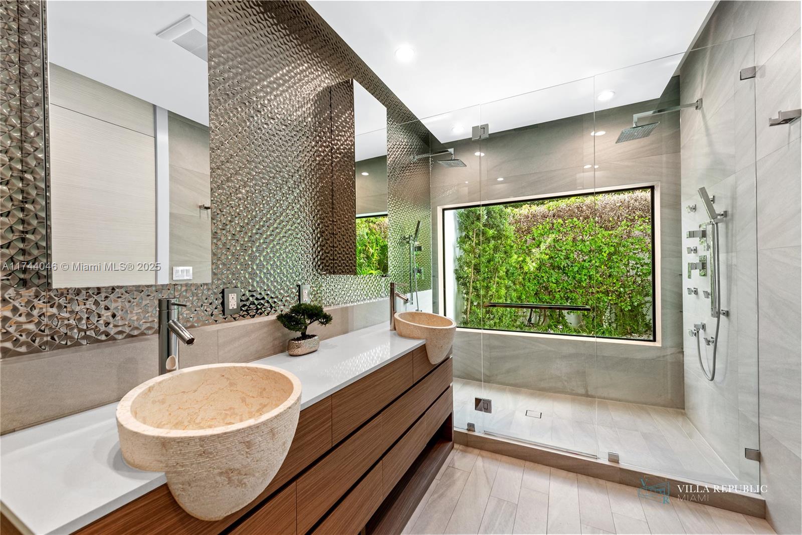 1941 NE 196th Ter Miami, FL 33179